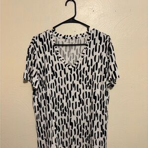 Nine West Black and White Graphic Short Sleeve Tee